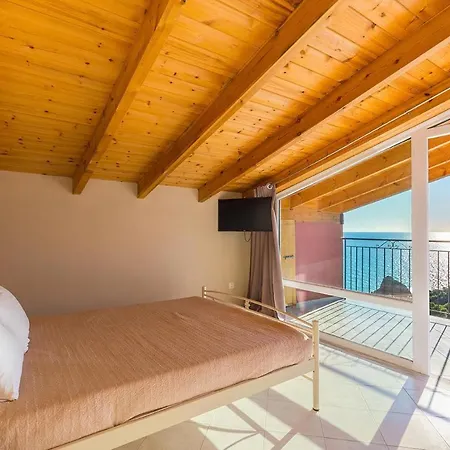 Adonis Aparthotel *