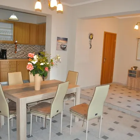 Adonis Aparthotel *